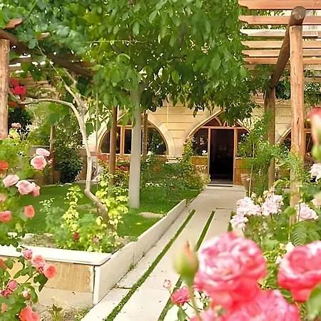 Отель Walnut House 4*