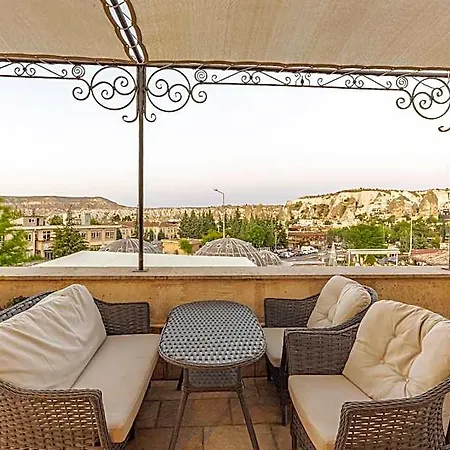 Отель Walnut House 4*