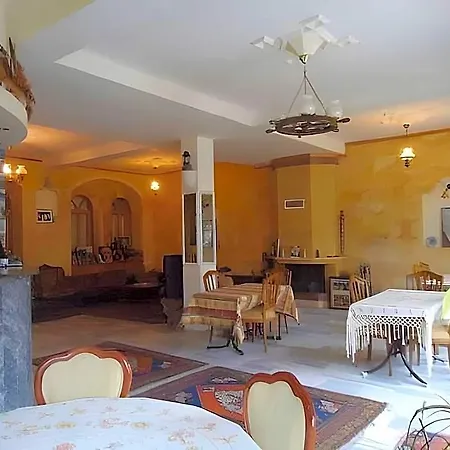 Отель Walnut House